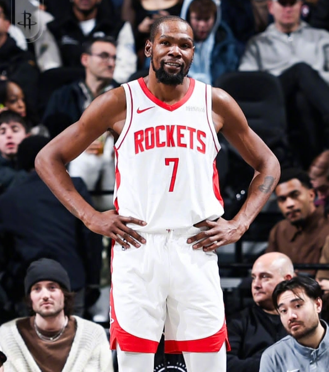 开云体育官网-恩比德三双马克西36+10，杜兰特空砍36分+干扰绝杀，76人力克火箭