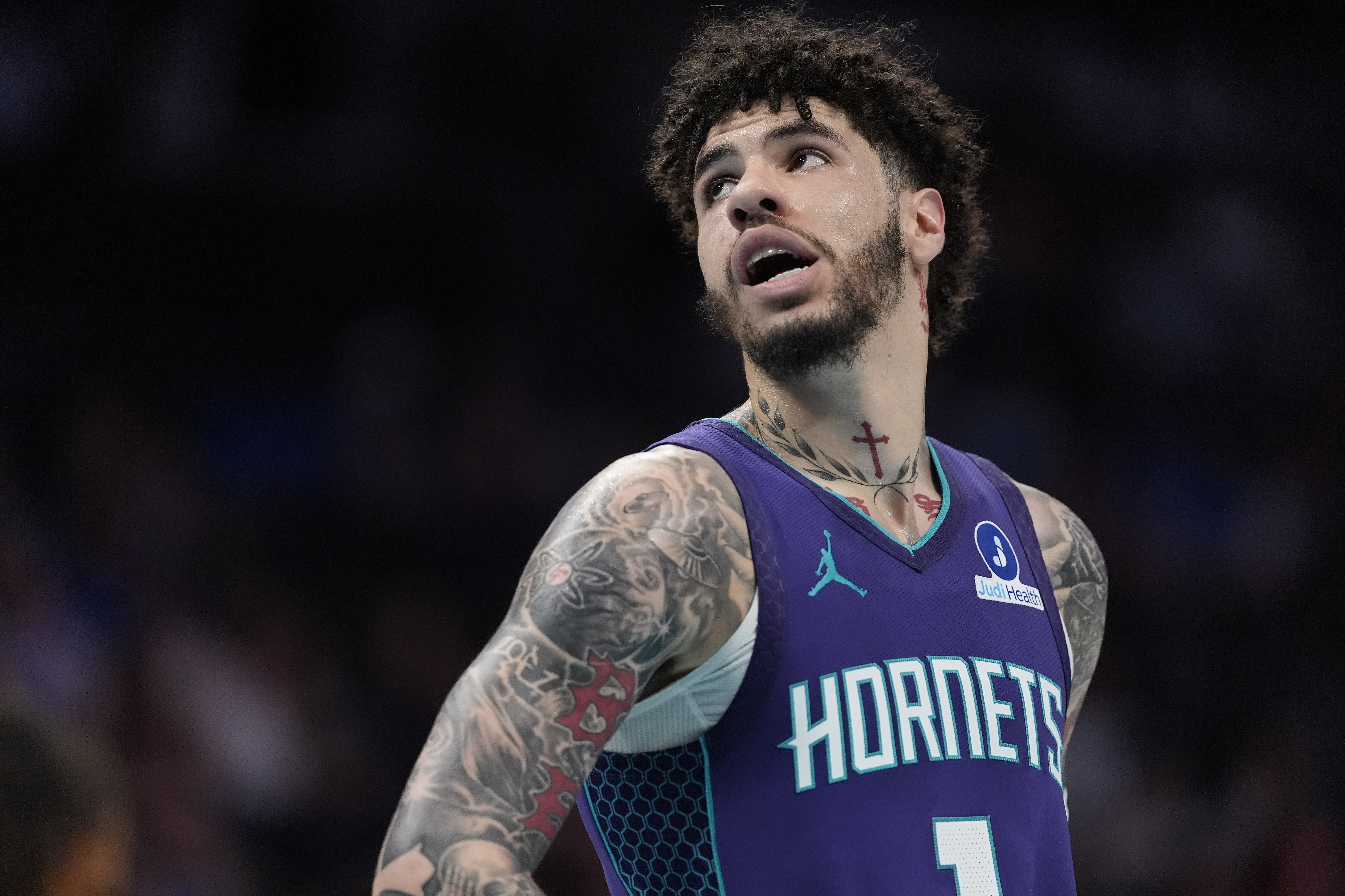 开云官网-虎头蛇尾！拉梅洛·鲍尔24中12&amp;三分15中6空砍36+5+6 末节零分